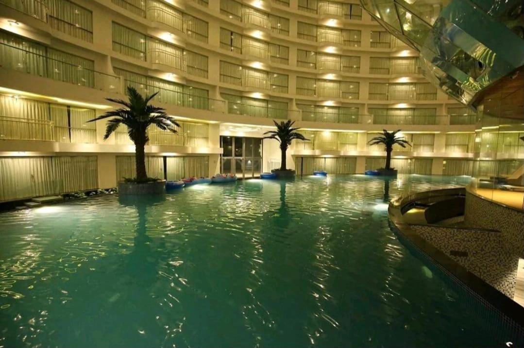 7 Star Weekend Studio At Rajhans Belliza By Global Hospitality Сурат Екстериор снимка